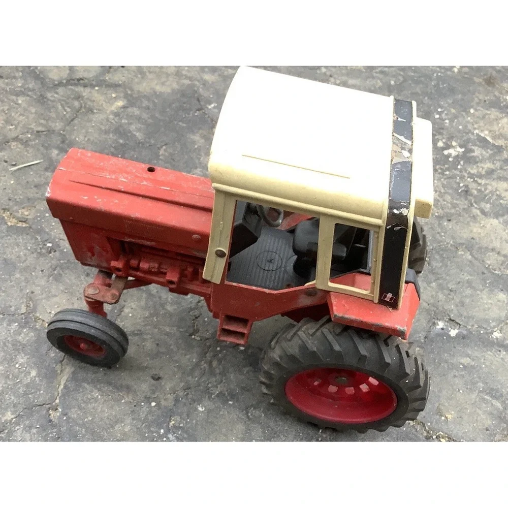 Vintage ERTL International 1586 Tractor Toy Die Cast Farming